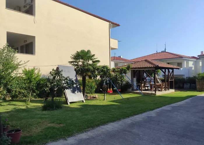 Apartment Polynikis